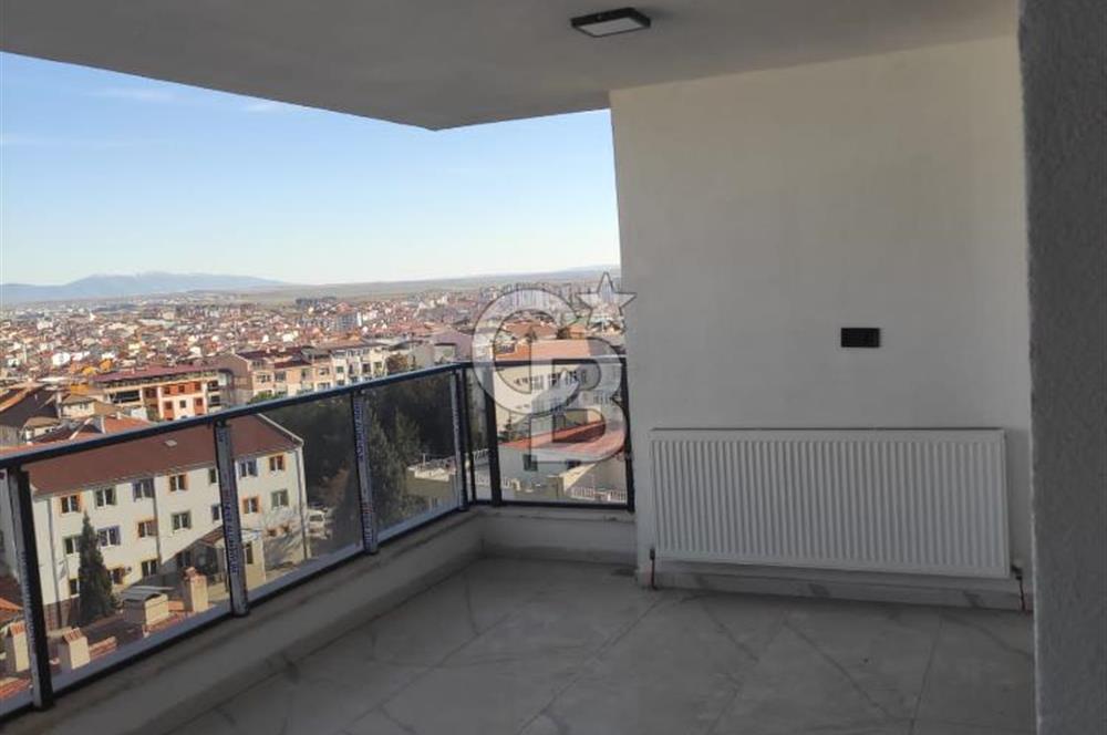 UŞAK MERKEZDE MANZARALI CAM BALKONLU 3+1 SATILIK DAİRE