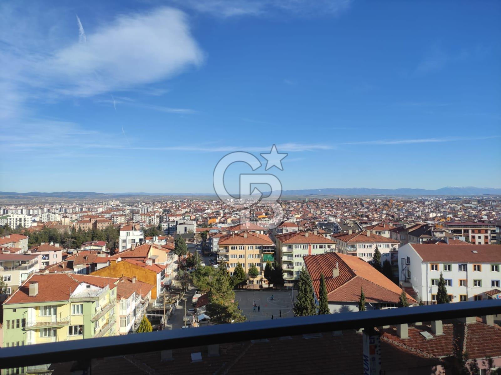 UŞAK MERKEZDE MANZARALI CAM BALKONLU 3+1 SATILIK DAİRE