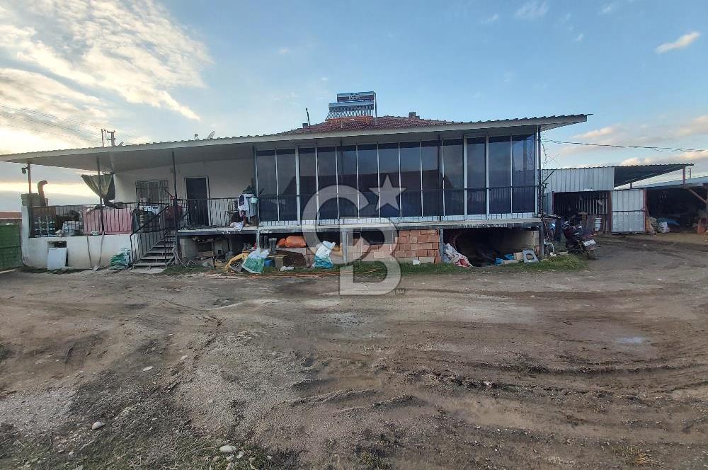 Dazkırı-Bozan Köyünde 6+1 Satılık Konut, Besihane ve Müştemilatı