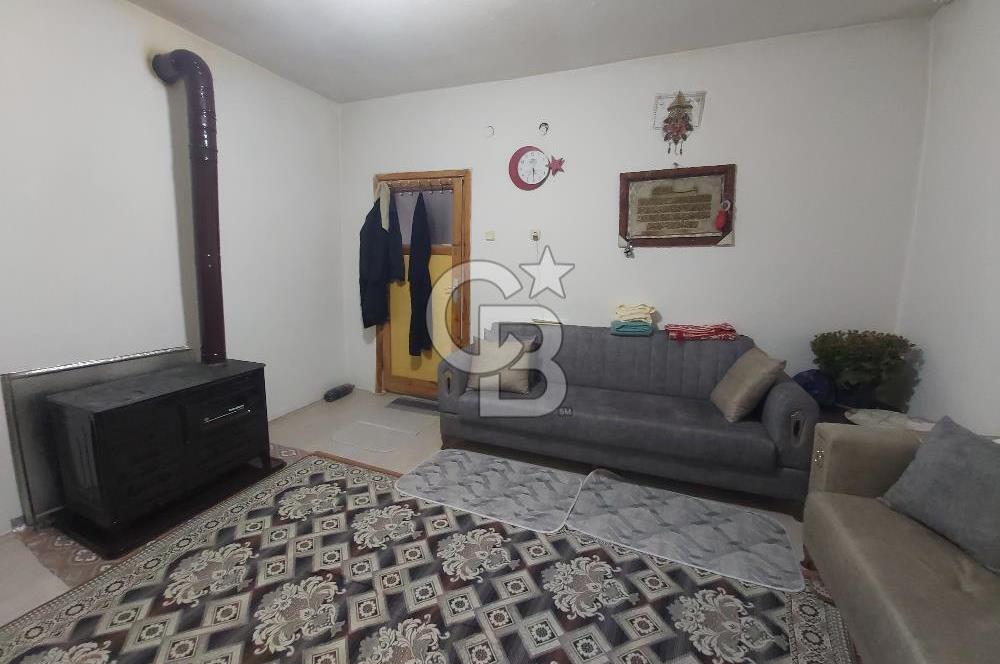 Dazkırı-Bozan Köyünde 6+1 Satılık Konut, Besihane ve Müştemilatı