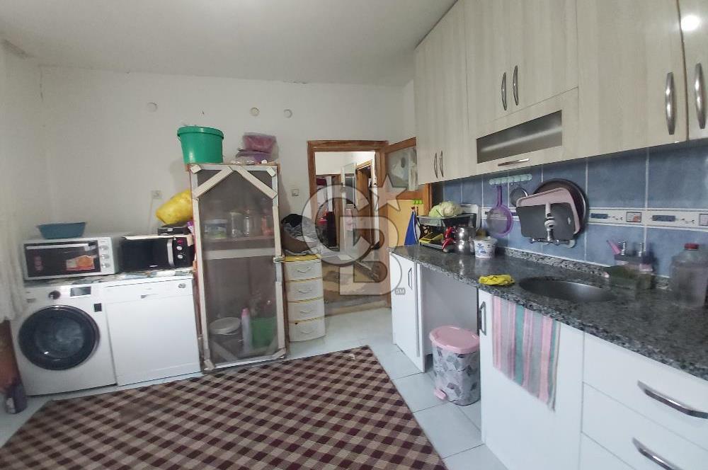 Dazkırı-Bozan Köyünde 6+1 Satılık Konut, Besihane ve Müştemilatı