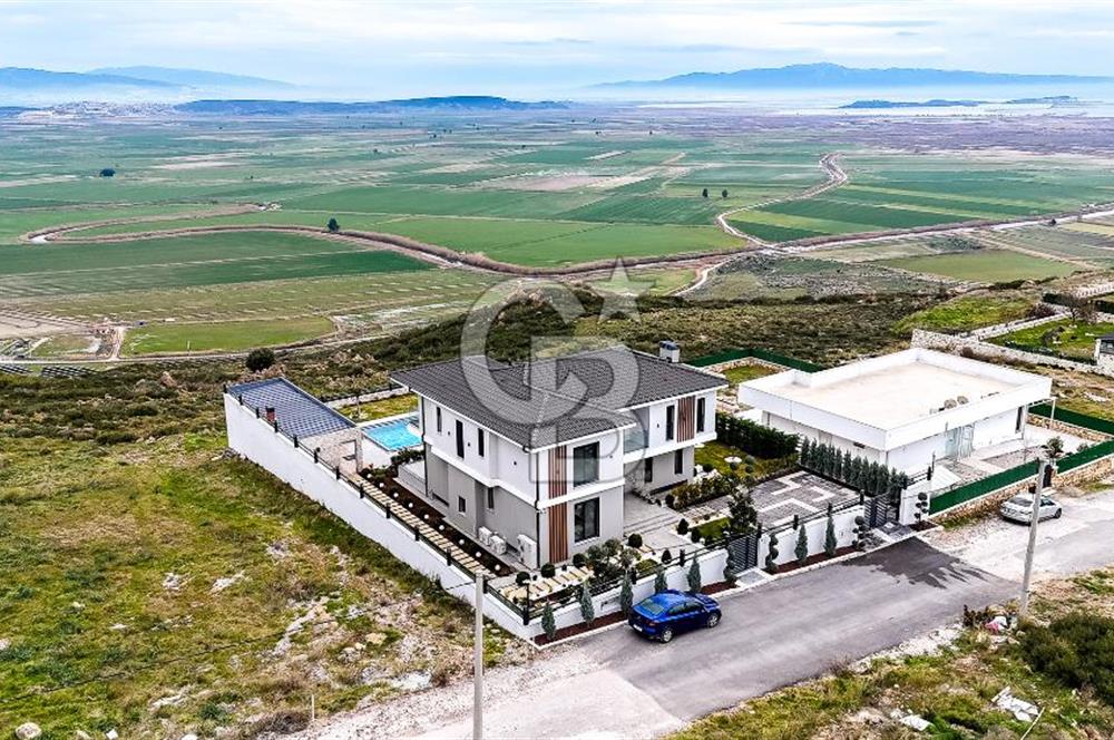 FOÇA YENİBAĞARASI'DA 5+1 TRİPLEX LOFT DENİZ MANZARALI SATILIK LÜKS VİLLA