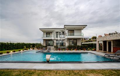 FOÇA YENİBAĞARASI'DA 5+1 TRİPLEX LOFT DENİZ MANZARALI SATILIK LÜKS VİLLA