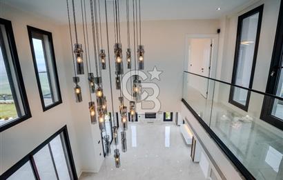 FOÇA YENİBAĞARASI'DA 5+1 TRİPLEX LOFT DENİZ MANZARALI SATILIK LÜKS VİLLA