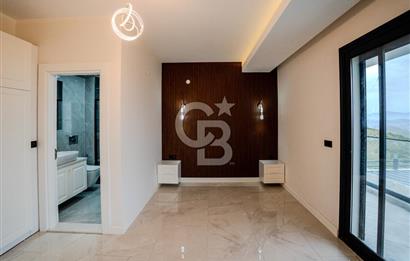 FOÇA YENİBAĞARASI'DA 5+1 TRİPLEX LOFT DENİZ MANZARALI SATILIK LÜKS VİLLA