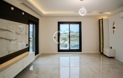 FOÇA YENİBAĞARASI'DA 5+1 TRİPLEX LOFT DENİZ MANZARALI SATILIK LÜKS VİLLA