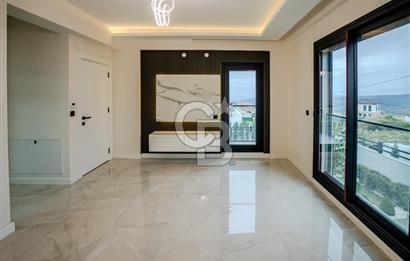 FOÇA YENİBAĞARASI'DA 5+1 TRİPLEX LOFT DENİZ MANZARALI SATILIK LÜKS VİLLA