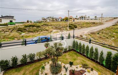 FOÇA YENİBAĞARASI'DA 5+1 TRİPLEX LOFT DENİZ MANZARALI SATILIK LÜKS VİLLA