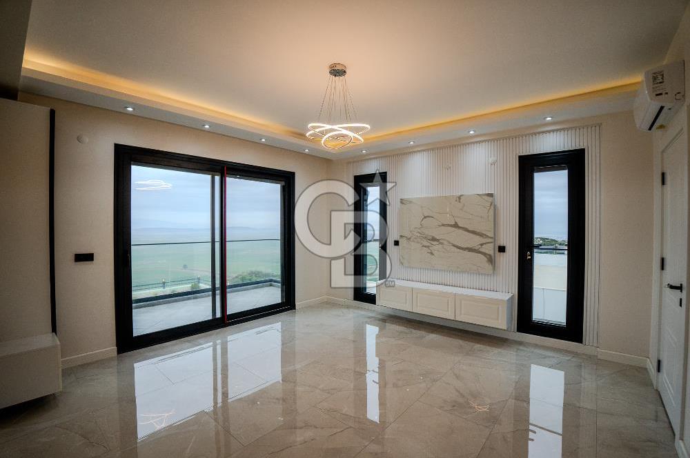 FOÇA YENİBAĞARASI'DA 5+1 TRİPLEX LOFT DENİZ MANZARALI SATILIK LÜKS VİLLA