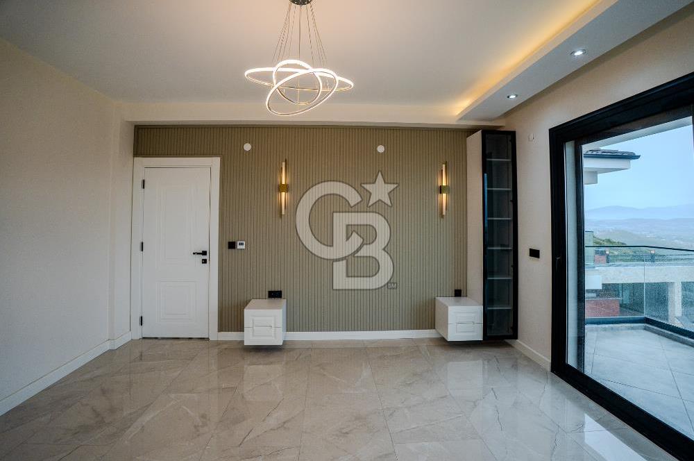 FOÇA YENİBAĞARASI'DA 5+1 TRİPLEX LOFT DENİZ MANZARALI SATILIK LÜKS VİLLA