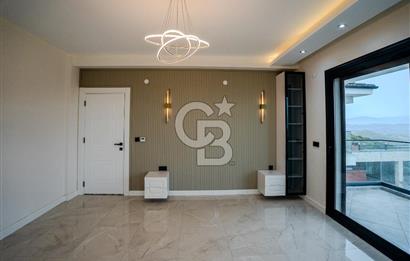 FOÇA YENİBAĞARASI'DA 5+1 TRİPLEX LOFT DENİZ MANZARALI SATILIK LÜKS VİLLA