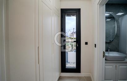 FOÇA YENİBAĞARASI'DA 5+1 TRİPLEX LOFT DENİZ MANZARALI SATILIK LÜKS VİLLA