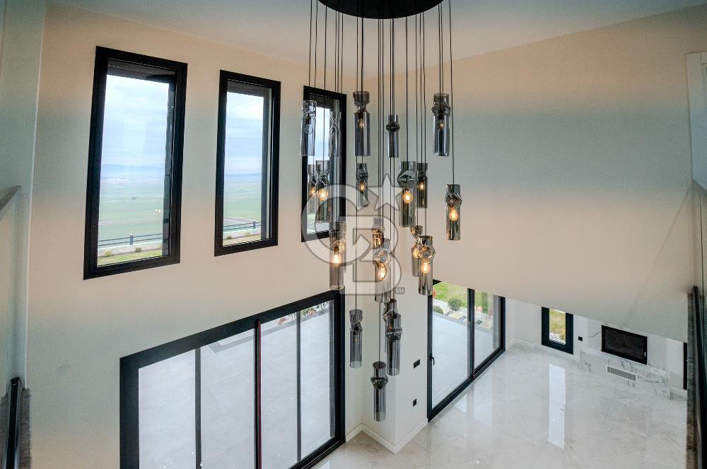 FOÇA YENİBAĞARASI'DA 5+1 TRİPLEX LOFT DENİZ MANZARALI SATILIK LÜKS VİLLA