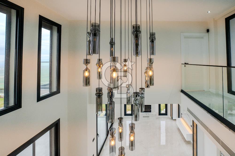 FOÇA YENİBAĞARASI'DA 5+1 TRİPLEX LOFT DENİZ MANZARALI SATILIK LÜKS VİLLA