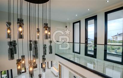 FOÇA YENİBAĞARASI'DA 5+1 TRİPLEX LOFT DENİZ MANZARALI SATILIK LÜKS VİLLA