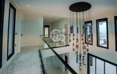 FOÇA YENİBAĞARASI'DA 5+1 TRİPLEX LOFT DENİZ MANZARALI SATILIK LÜKS VİLLA