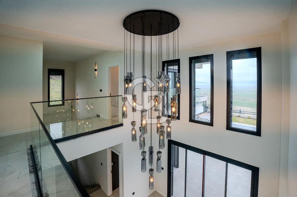 FOÇA YENİBAĞARASI'DA 5+1 TRİPLEX LOFT DENİZ MANZARALI SATILIK LÜKS VİLLA