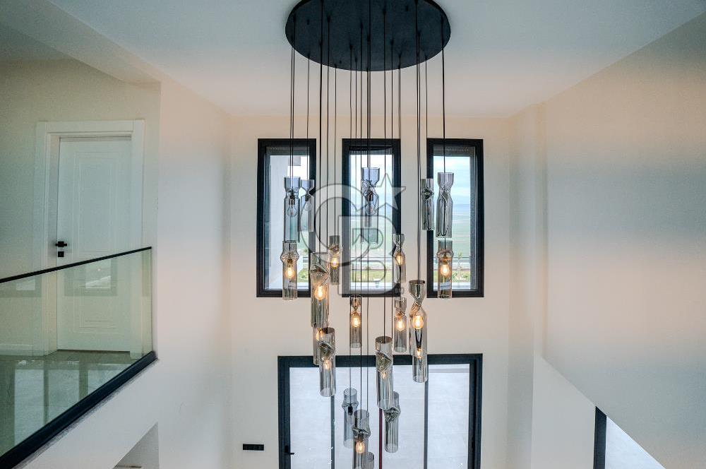 FOÇA YENİBAĞARASI'DA 5+1 TRİPLEX LOFT DENİZ MANZARALI SATILIK LÜKS VİLLA