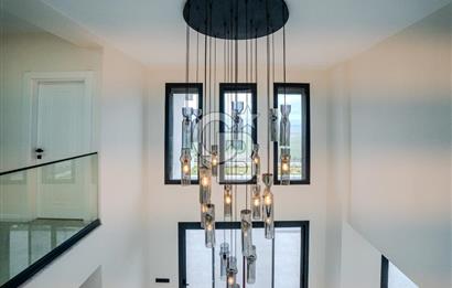 FOÇA YENİBAĞARASI'DA 5+1 TRİPLEX LOFT DENİZ MANZARALI SATILIK LÜKS VİLLA