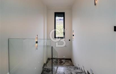 FOÇA YENİBAĞARASI'DA 5+1 TRİPLEX LOFT DENİZ MANZARALI SATILIK LÜKS VİLLA