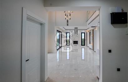 FOÇA YENİBAĞARASI'DA 5+1 TRİPLEX LOFT DENİZ MANZARALI SATILIK LÜKS VİLLA