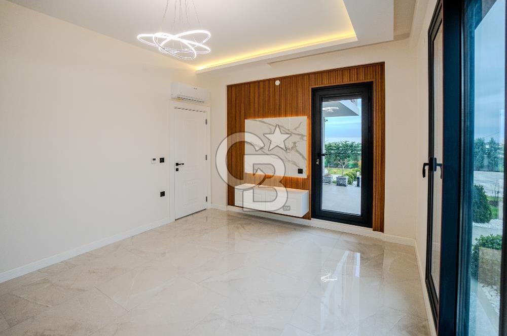 FOÇA YENİBAĞARASI'DA 5+1 TRİPLEX LOFT DENİZ MANZARALI SATILIK LÜKS VİLLA