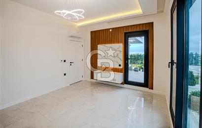 FOÇA YENİBAĞARASI'DA 5+1 TRİPLEX LOFT DENİZ MANZARALI SATILIK LÜKS VİLLA