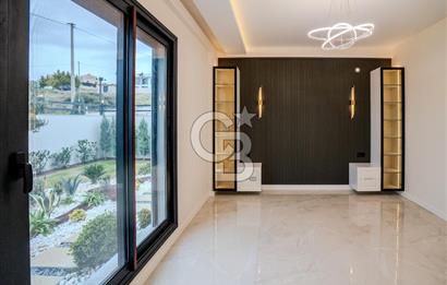 FOÇA YENİBAĞARASI'DA 5+1 TRİPLEX LOFT DENİZ MANZARALI SATILIK LÜKS VİLLA