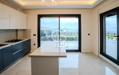 FOÇA YENİBAĞARASI'DA 5+1 TRİPLEX LOFT DENİZ MANZARALI SATILIK LÜKS VİLLA