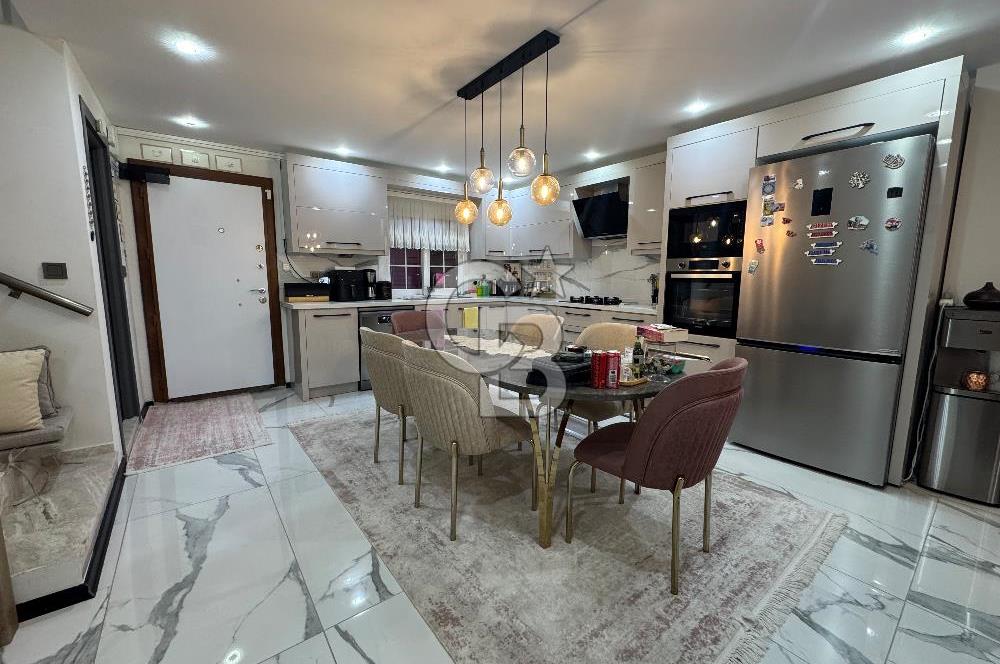 Foça Bağarası’nda Havuzlu Site İçinde 4+1 Tripleks