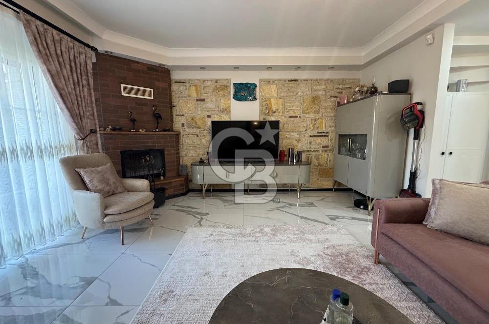 Foça Bağarası’nda Havuzlu Site İçinde 4+1 Tripleks