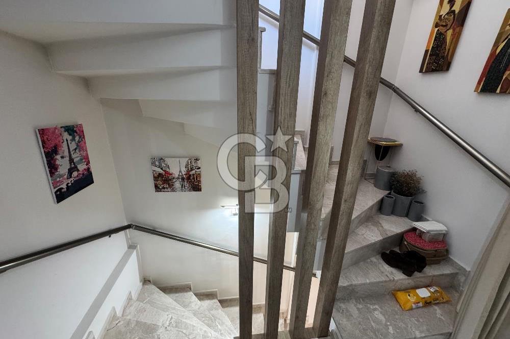 Foça Bağarası’nda Havuzlu Site İçinde 4+1 Tripleks