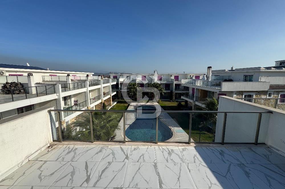 Foça Bağarası’nda Havuzlu Site İçinde 4+1 Tripleks