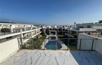 Foça Bağarası’nda Havuzlu Site İçinde 4+1 Tripleks