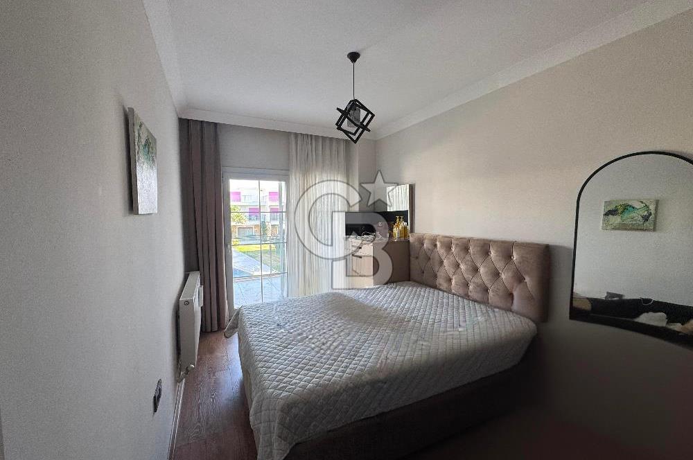 Foça Bağarası’nda Havuzlu Site İçinde 4+1 Tripleks