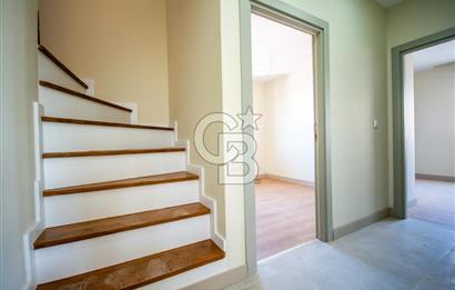 Kalamış 'ta Deniz Manzaralı Katta Tek Dubleks Daire