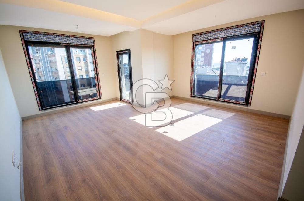 Kalamış 'ta Deniz Manzaralı Katta Tek Dubleks Daire