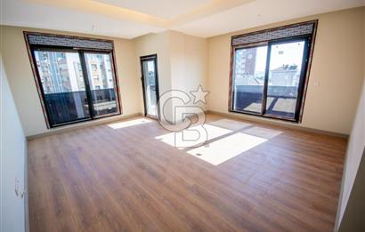 Kalamış 'ta Deniz Manzaralı Katta Tek Dubleks Daire