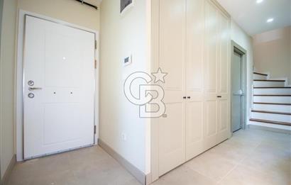 Kalamış 'ta Deniz Manzaralı Katta Tek Dubleks Daire