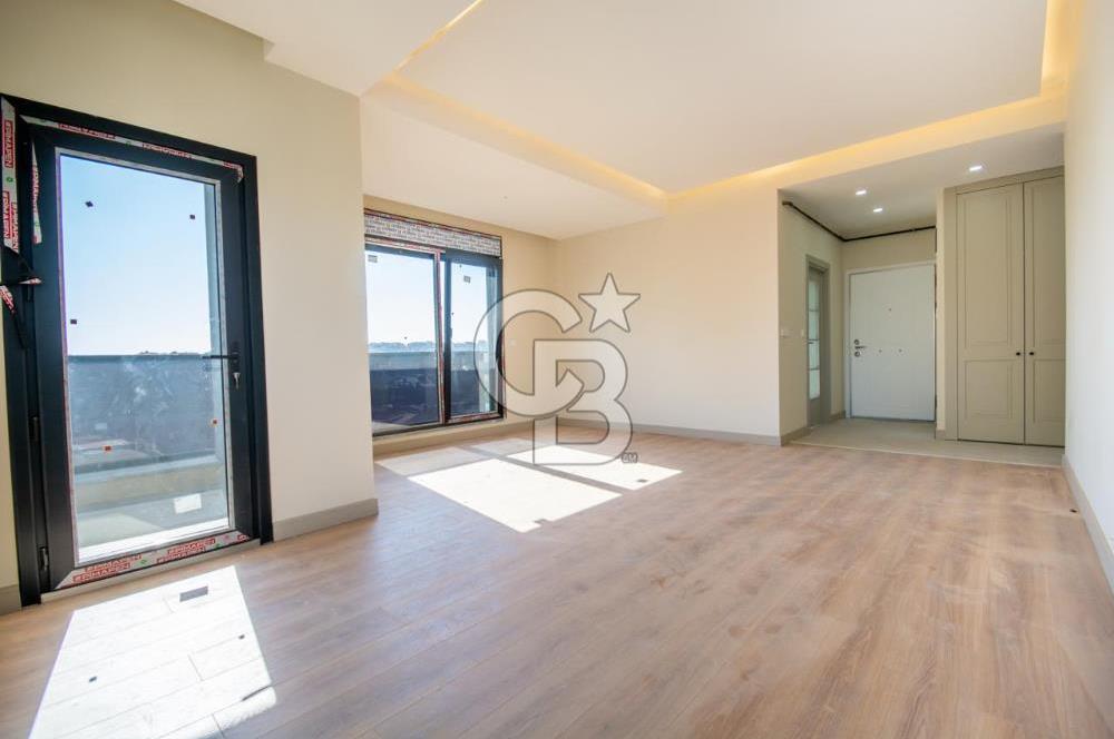 Kalamış 'ta Deniz Manzaralı Katta Tek Dubleks Daire