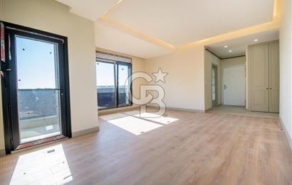 Kalamış 'ta Deniz Manzaralı Katta Tek Dubleks Daire