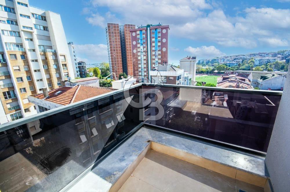 Kalamış 'ta Deniz Manzaralı Katta Tek Dubleks Daire