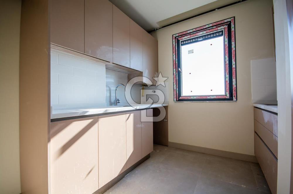 Kalamış 'ta Deniz Manzaralı Katta Tek Dubleks Daire