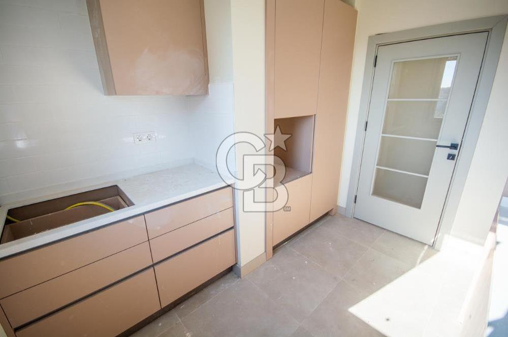 Kalamış 'ta Deniz Manzaralı Katta Tek Dubleks Daire