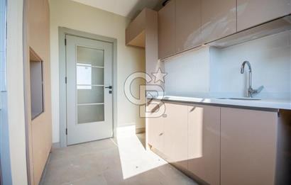 Kalamış 'ta Deniz Manzaralı Katta Tek Dubleks Daire