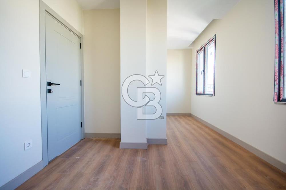 Kalamış 'ta Deniz Manzaralı Katta Tek Dubleks Daire