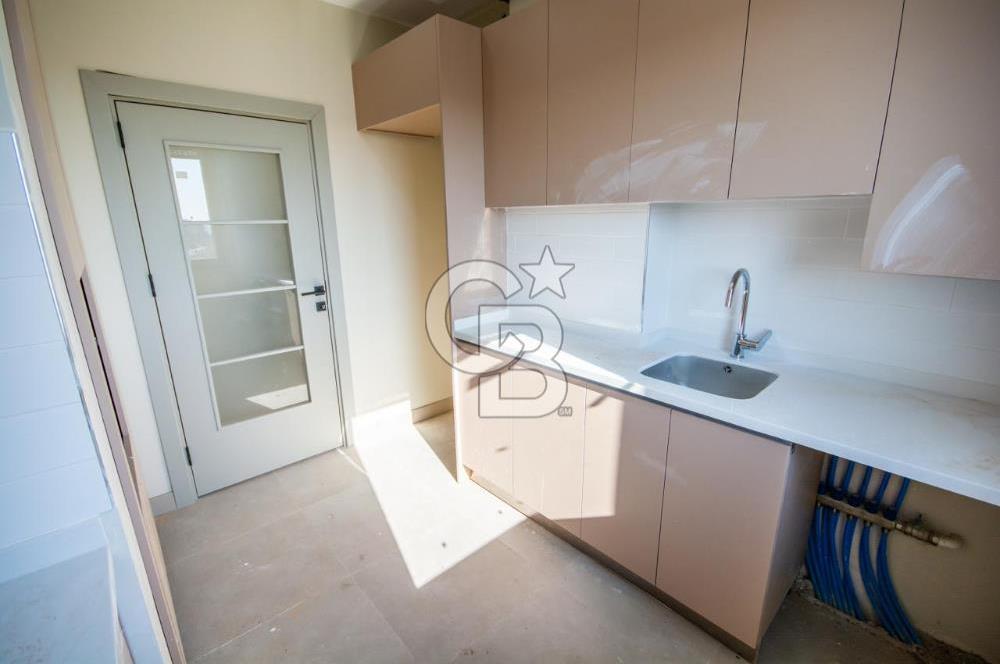 Kalamış 'ta Deniz Manzaralı Katta Tek Dubleks Daire