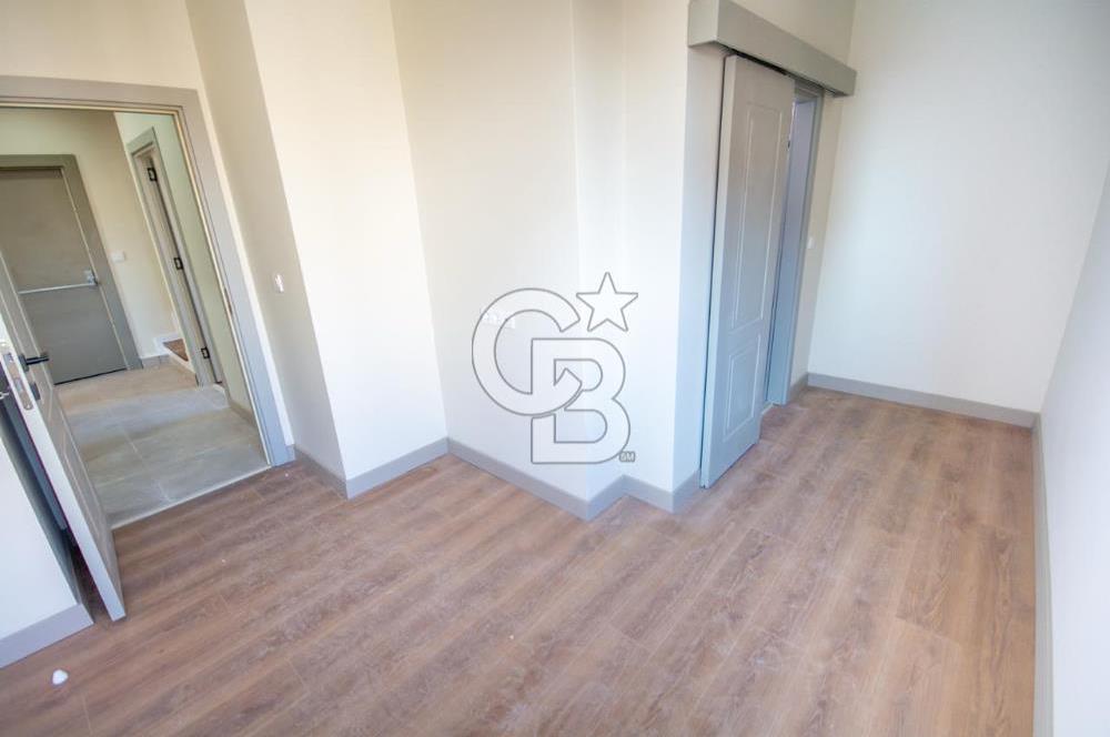 Kalamış 'ta Deniz Manzaralı Katta Tek Dubleks Daire