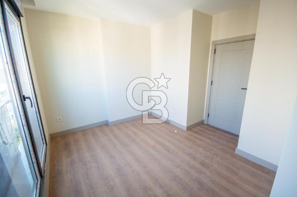 Kalamış 'ta Deniz Manzaralı Katta Tek Dubleks Daire