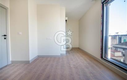 Kalamış 'ta Deniz Manzaralı Katta Tek Dubleks Daire